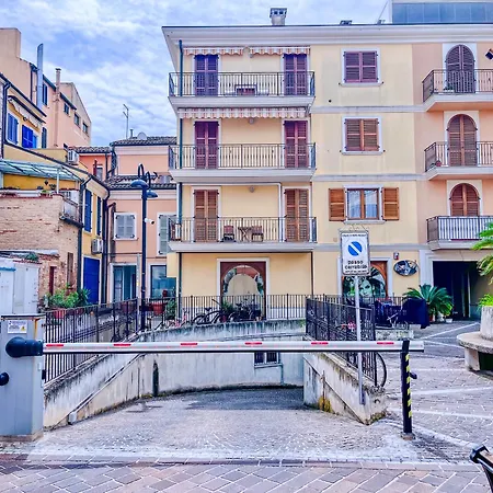 Tra Onde & Vicoli - Parcheggio Privato Διαμέρισμα Porto Recanati